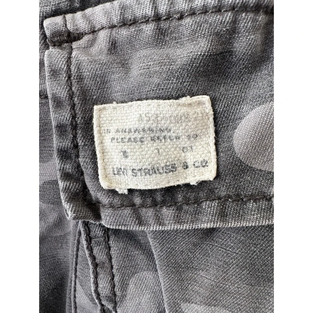 Levi’s Men’s Gray Camo Cargo Shorts Cotton Canvas Zip Fly Pockets Flat Front